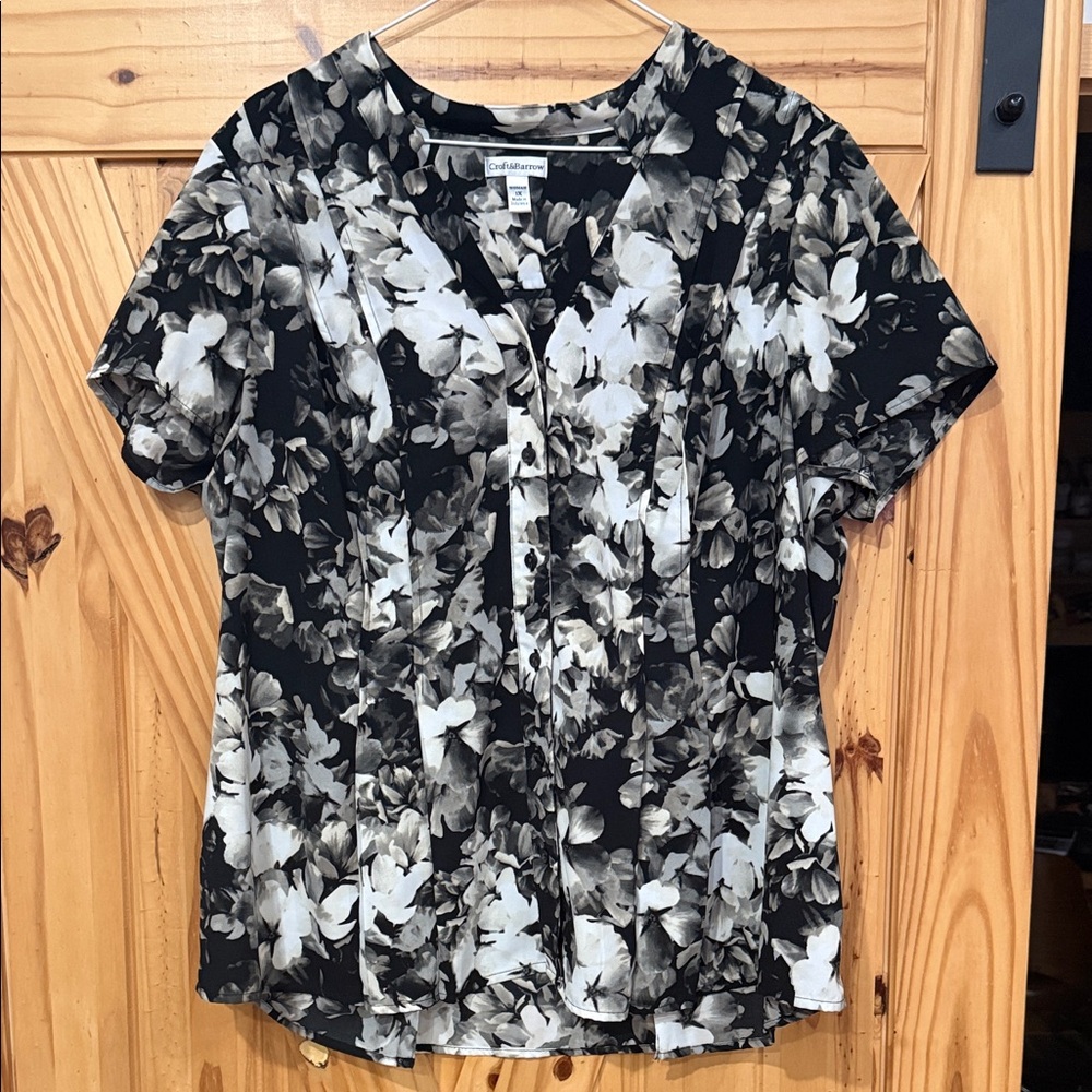 Croft & Barrow Black and White Floral Blouse